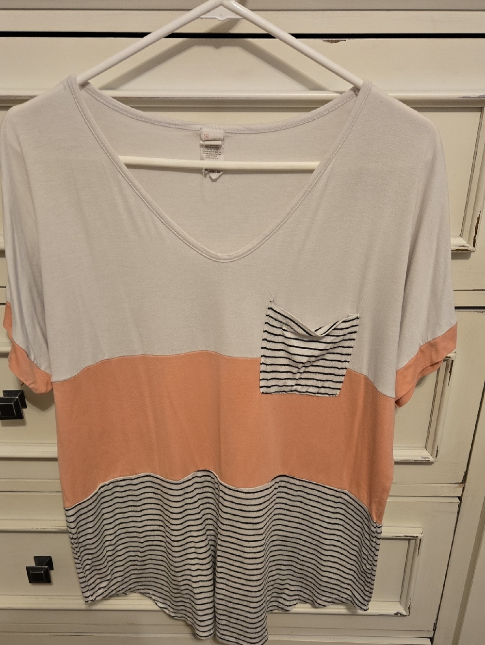 Women's Peach and White Colorblock V-Neck Tee with Striped Pocket